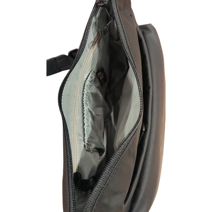 Aunts & Uncles Nanuki RE LITE Umhängetasche black